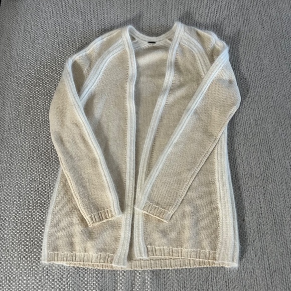 Elie Tahari Beige Knit Cardigan Sweater Size (Small) Open Front (No closure) - Picture 3 of 8
